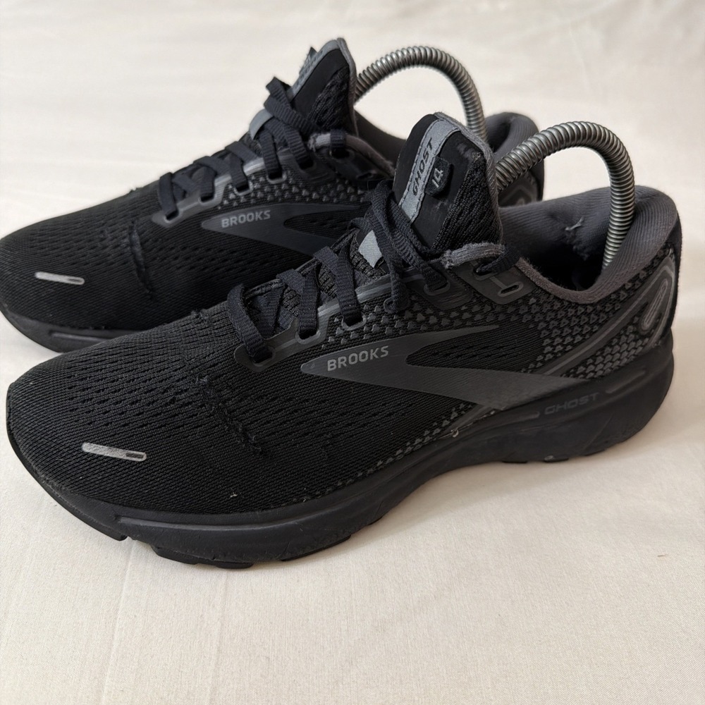 Brooks Women's Athletic Shoes - Black and Gray